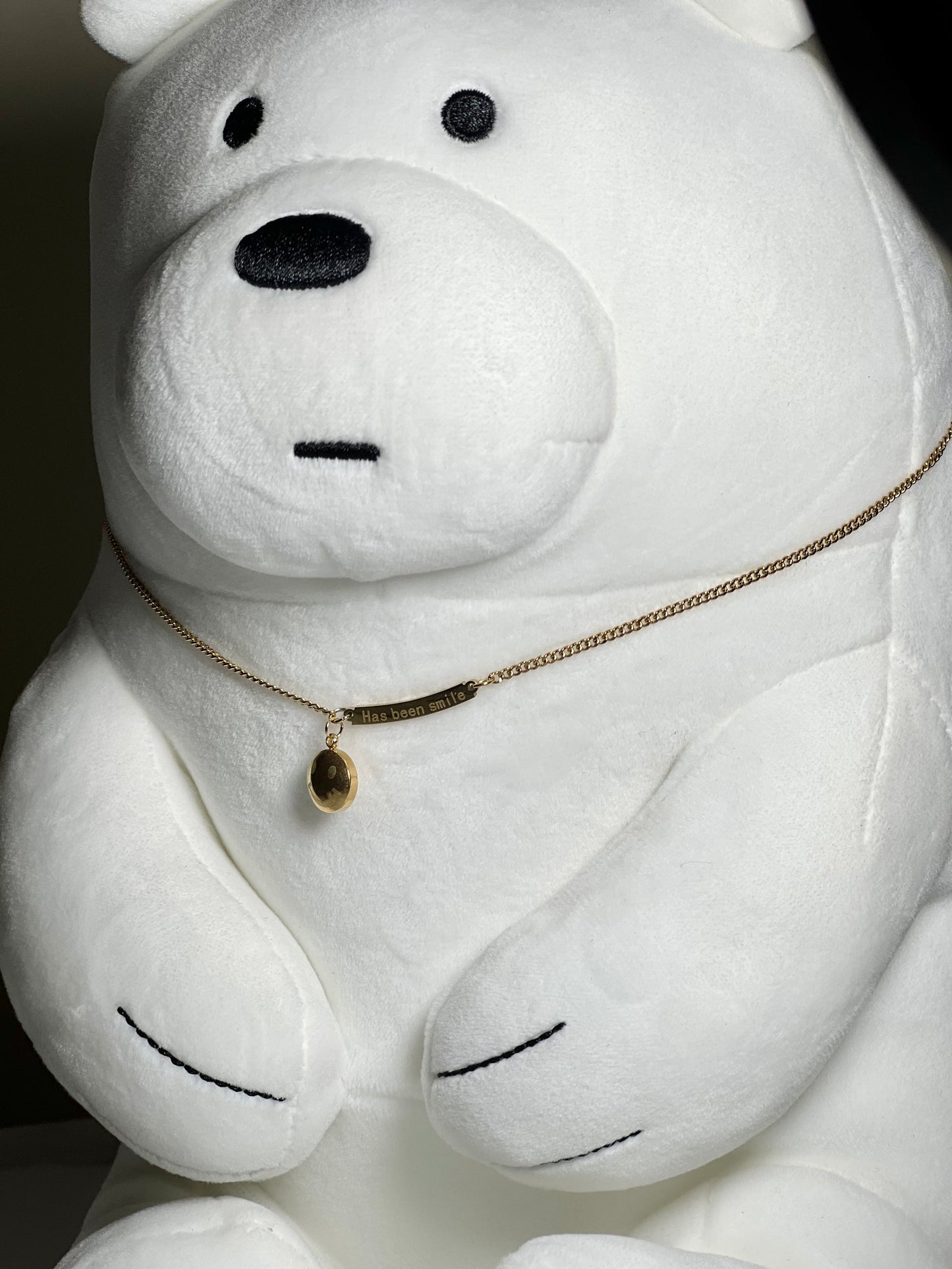 Has Smile Engraved Gold Pendant Necklace