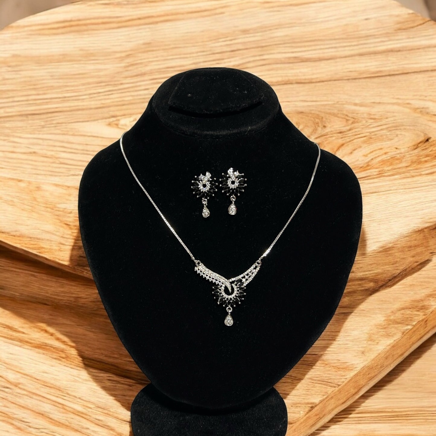 Black & White Stones with Sleek chain - Necklace and Earrings Set